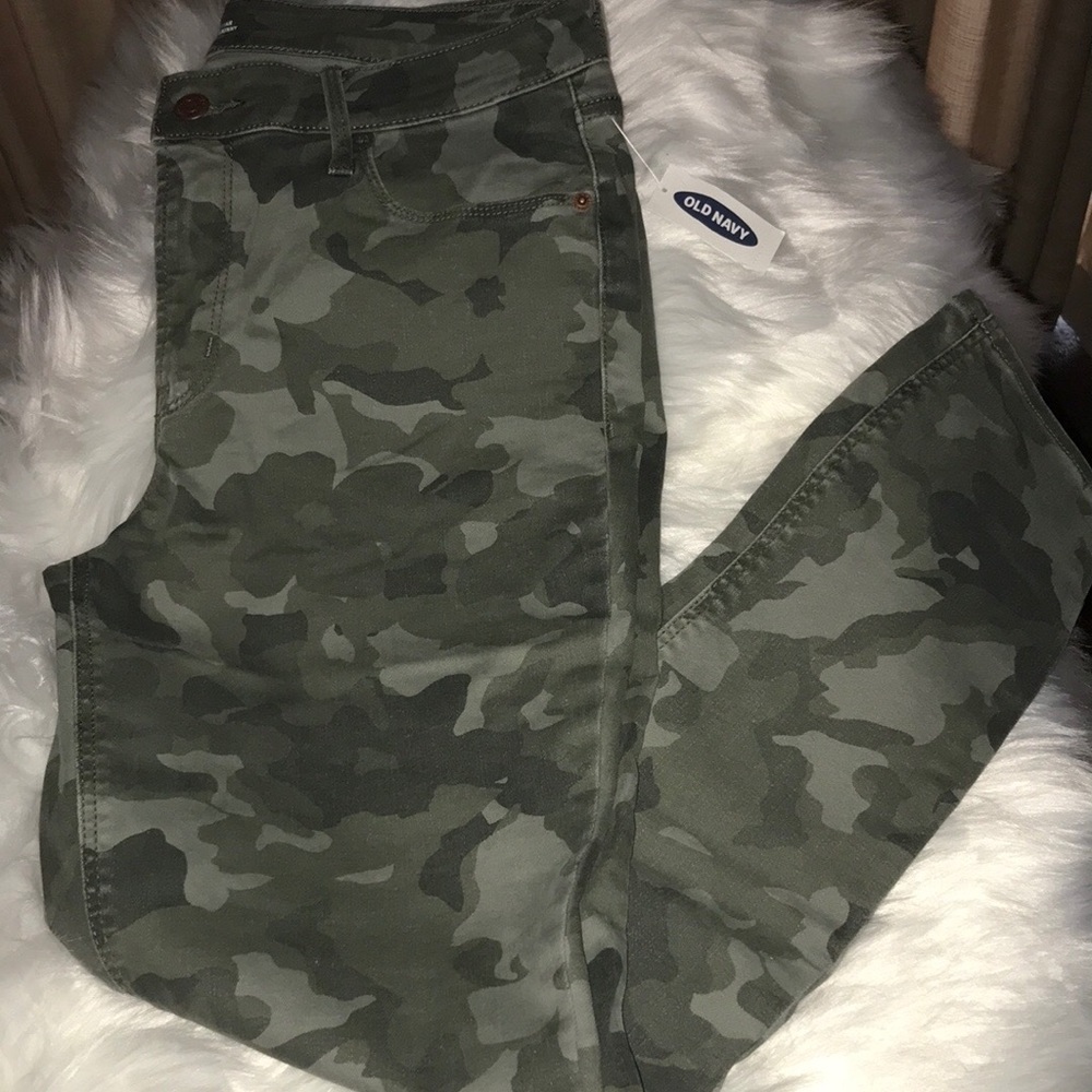 NWOT Old Navy Camo Super Skinny Jeans